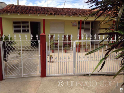 Casa Yamirka y Ariel Vinales Cuba