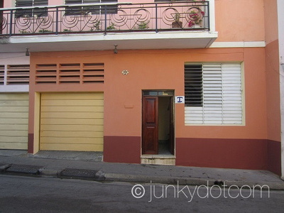 Casa Gloria Jardines y Maria Luisa Mont | Santiago de Cuba